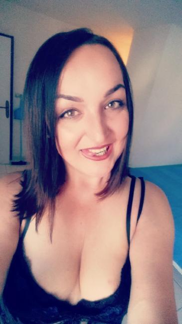 Séduisante trans française à Nantes
